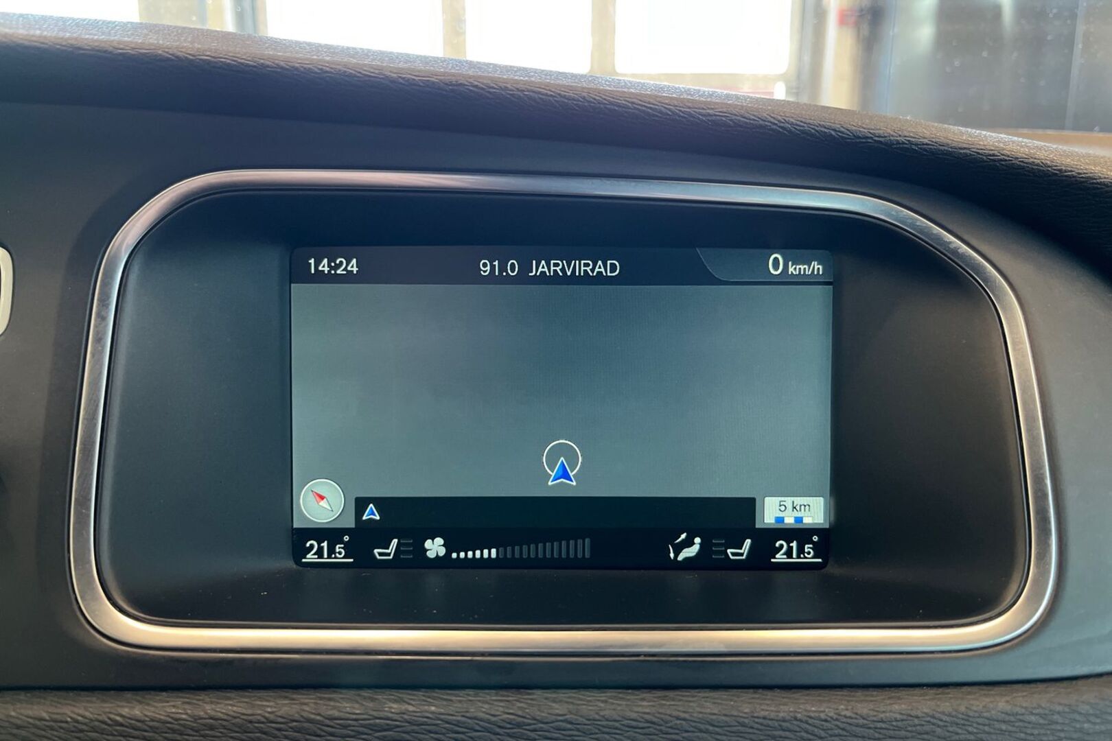 VOLVO V40 16