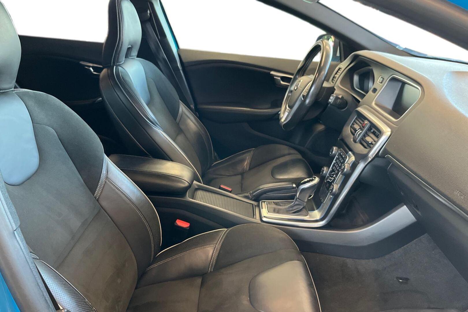 VOLVO V40 17