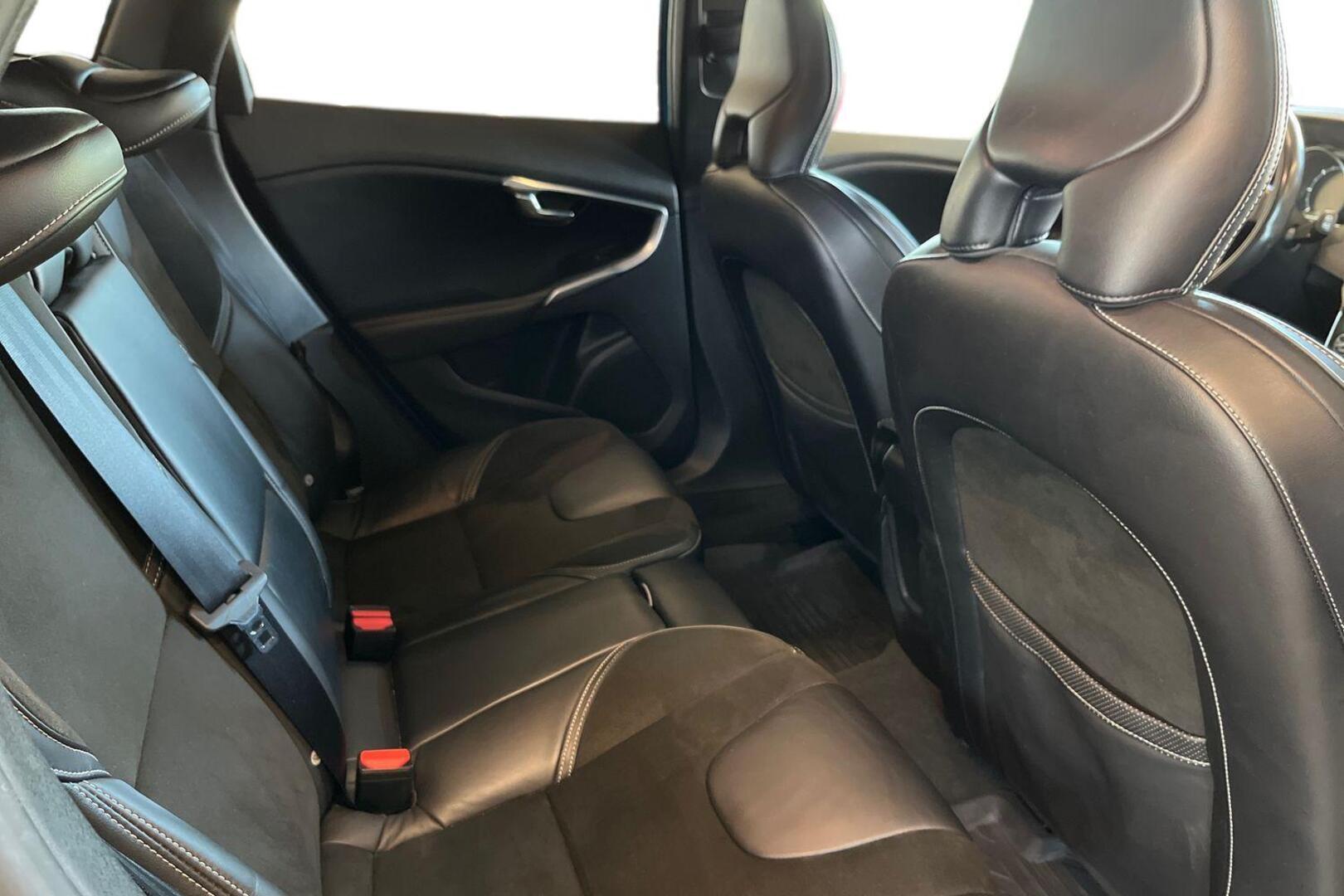 VOLVO V40 18
