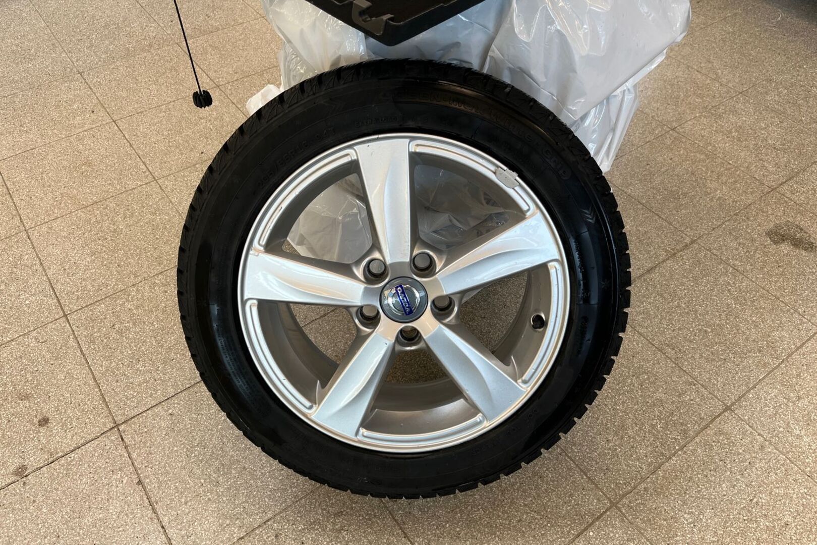 VOLVO V40 19