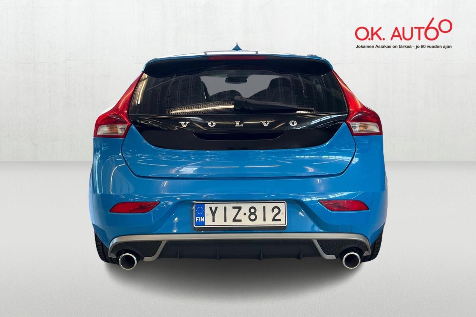 VOLVO V40 4