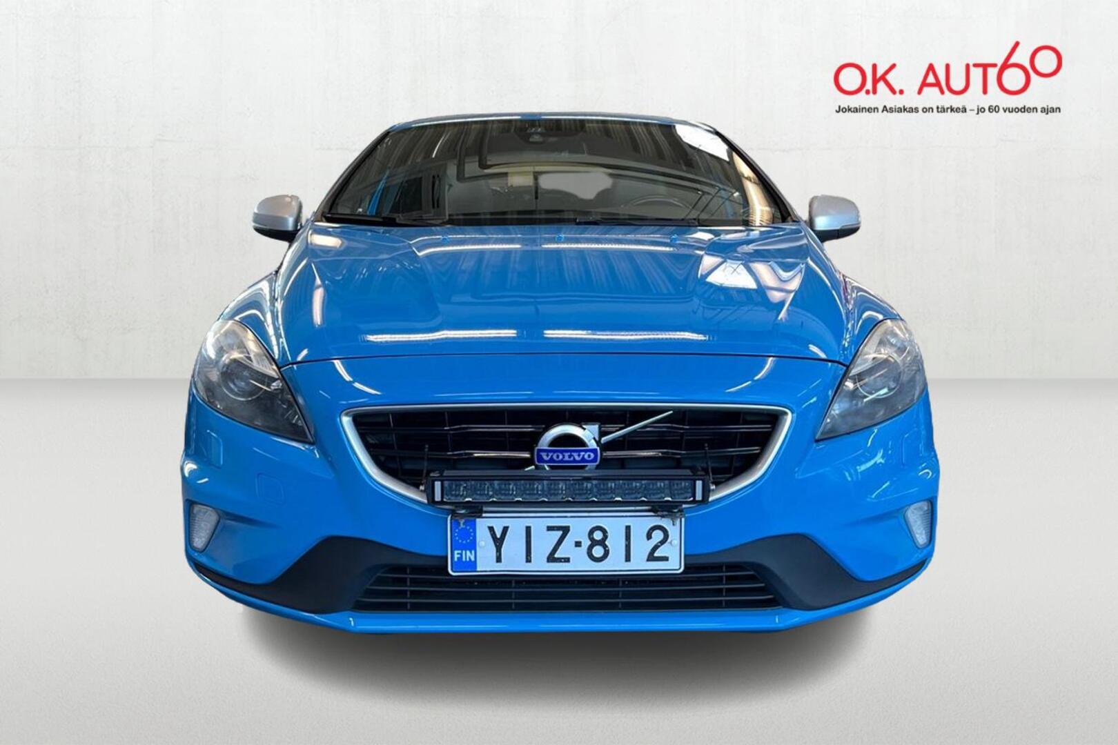 VOLVO V40 7