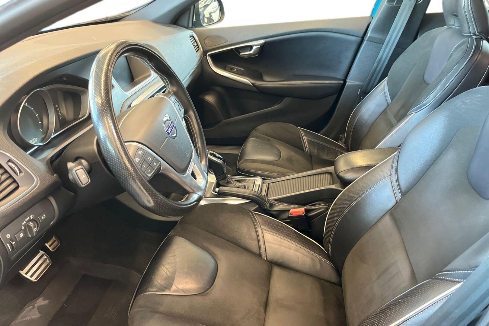 VOLVO V40 8
