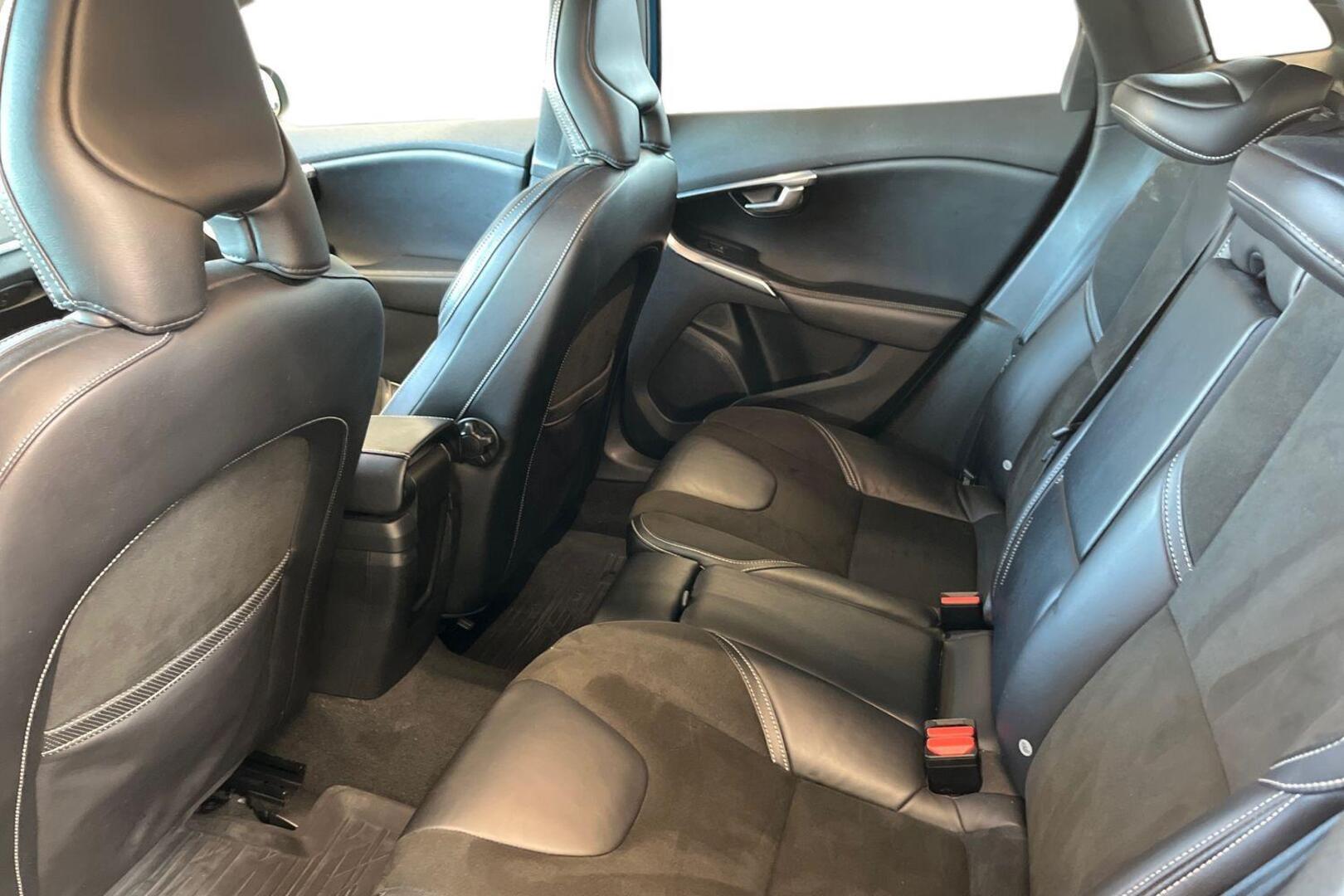 VOLVO V40 9