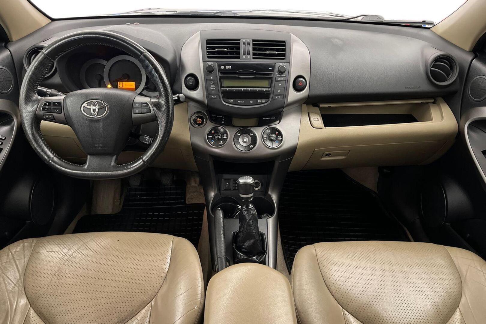 TOYOTA RAV4 10