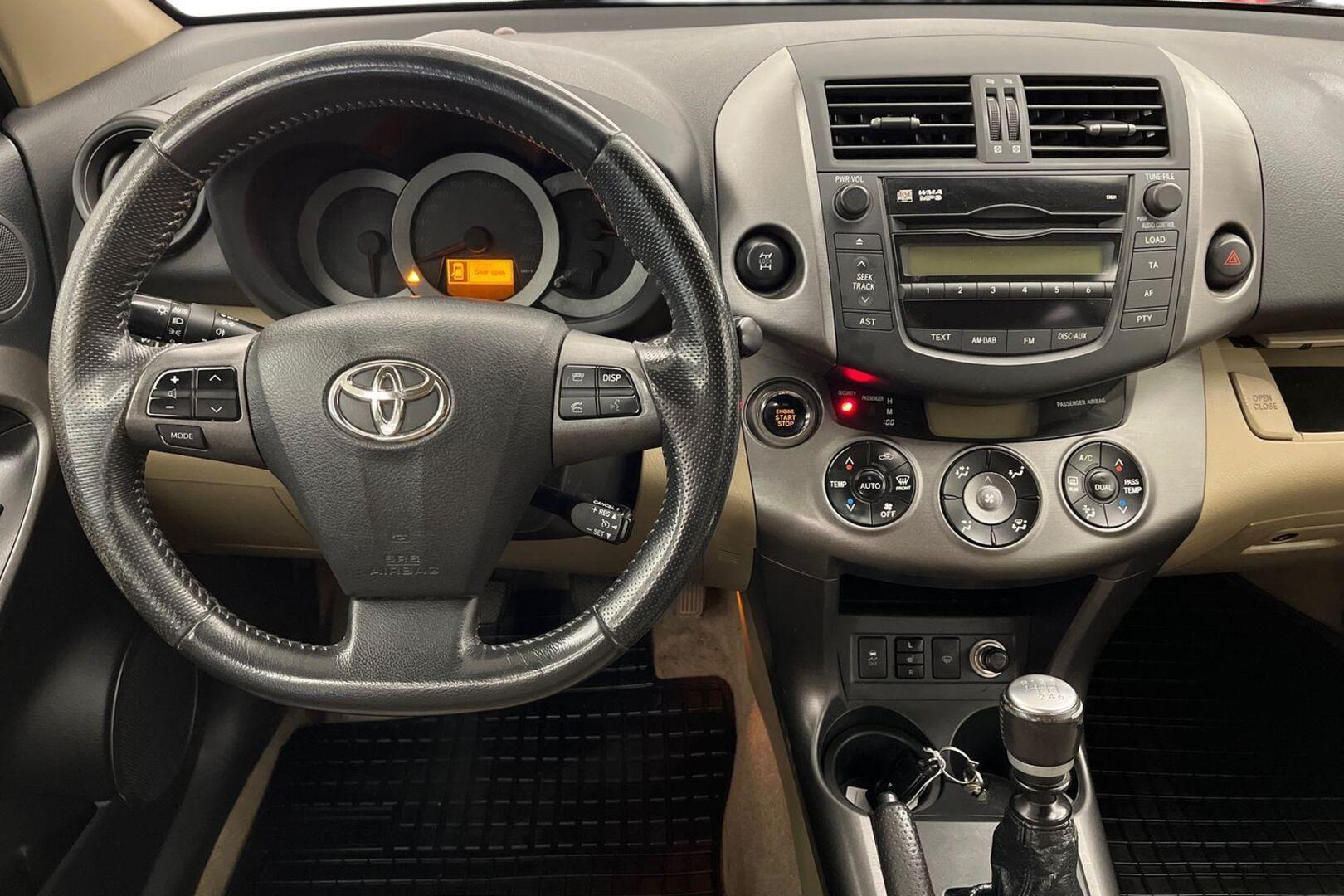 TOYOTA RAV4 11