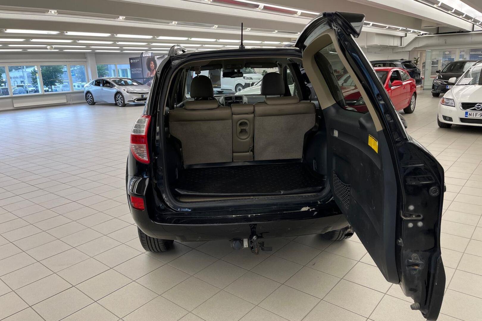 TOYOTA RAV4 15