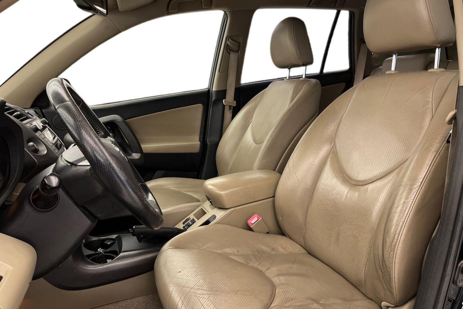 TOYOTA RAV4 8