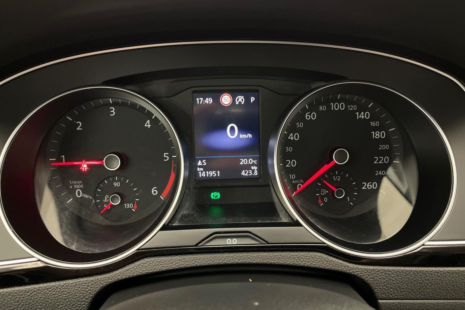 VOLKSWAGEN Passat 13