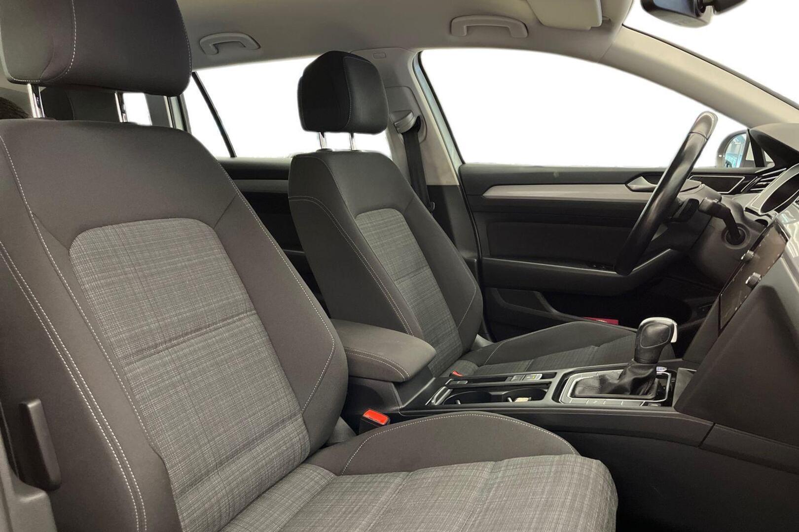 VOLKSWAGEN Passat 17