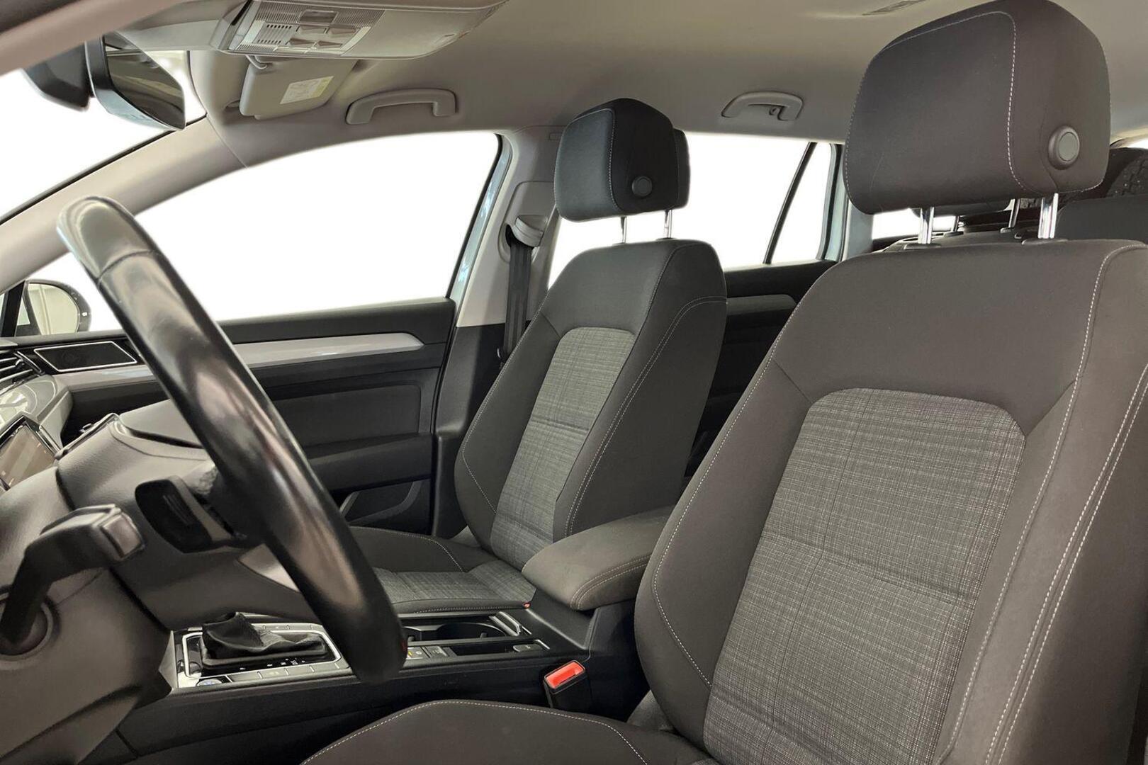 VOLKSWAGEN Passat 8