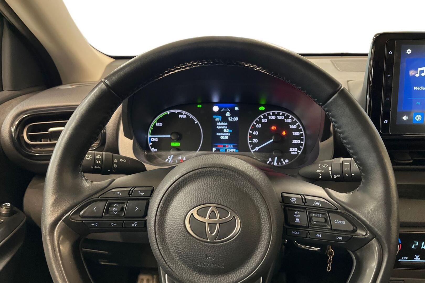 TOYOTA YARIS 14