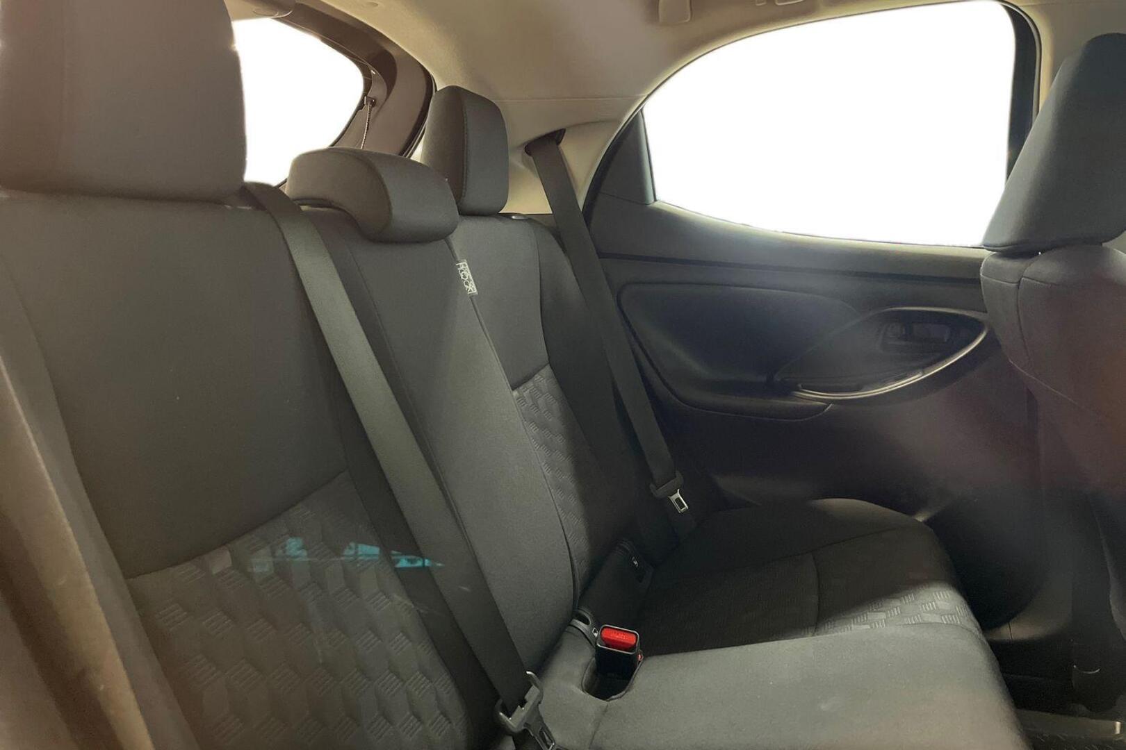 TOYOTA YARIS 18