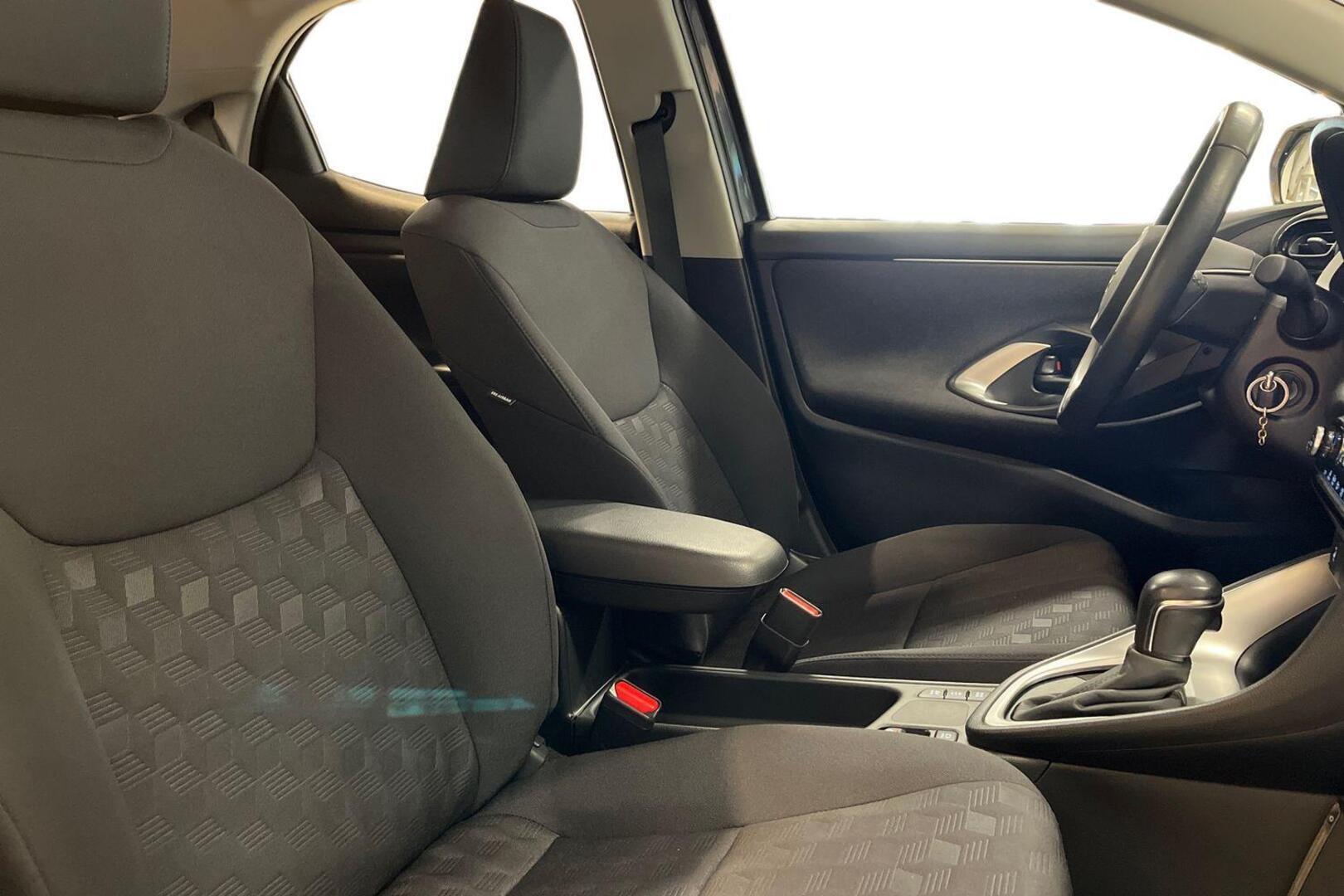 TOYOTA YARIS 19