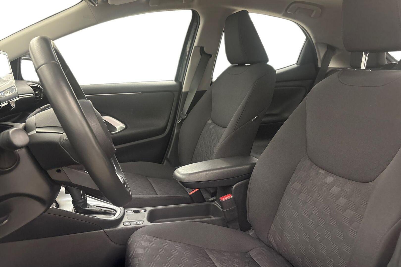 TOYOTA Yaris 10