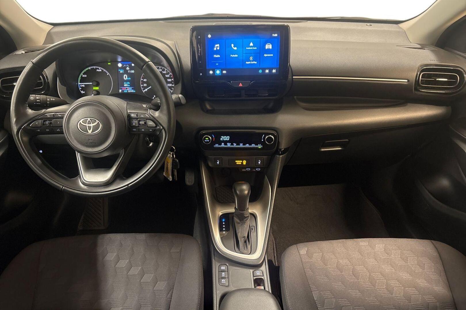 TOYOTA Yaris 12