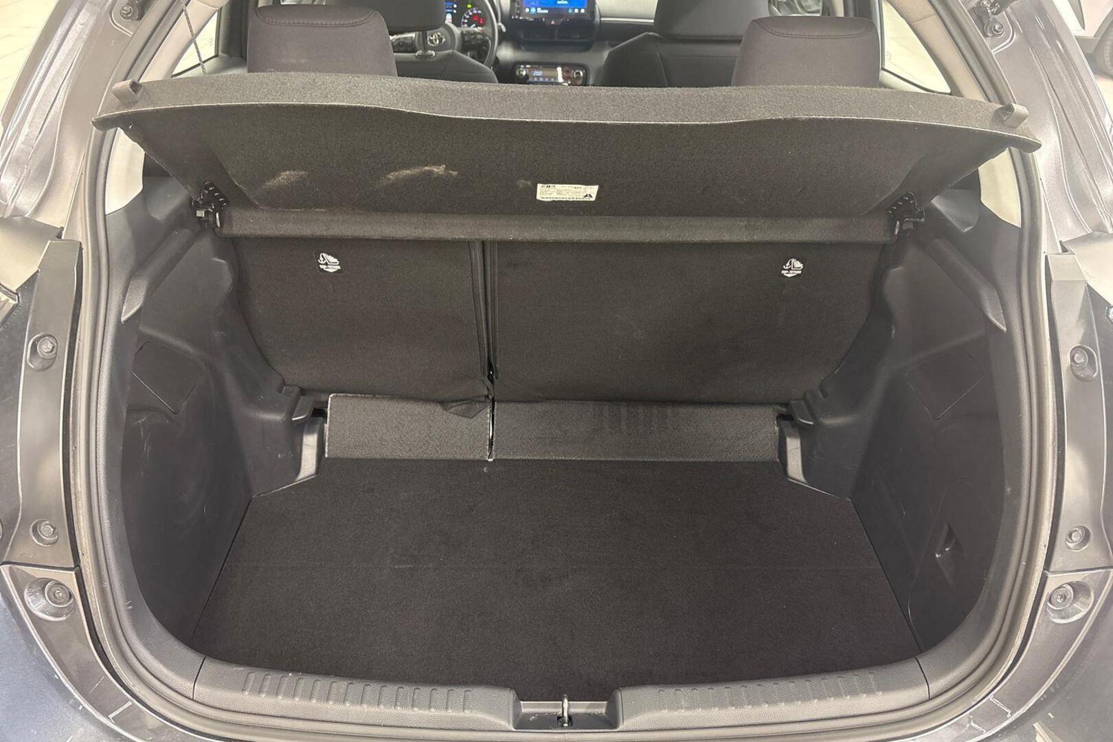 TOYOTA Yaris 17