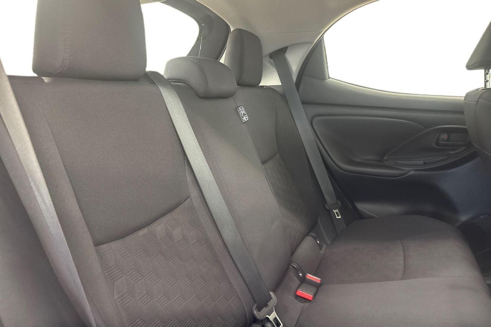 TOYOTA Yaris 18