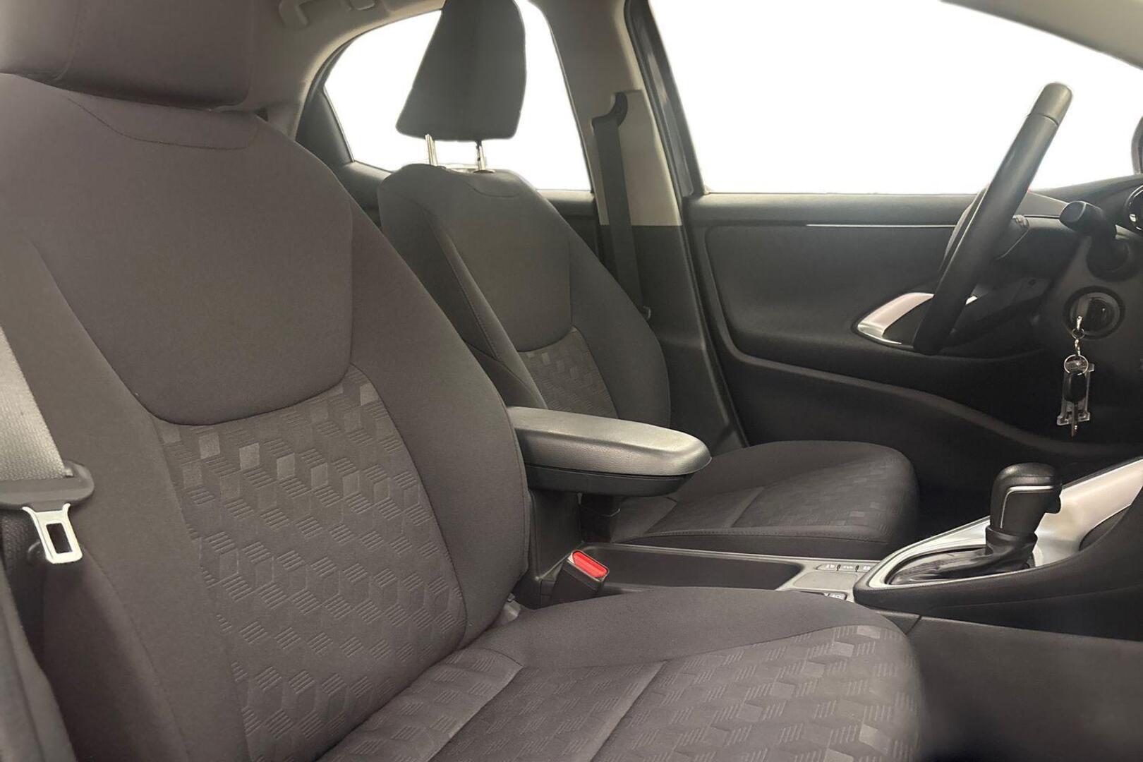 TOYOTA Yaris 19