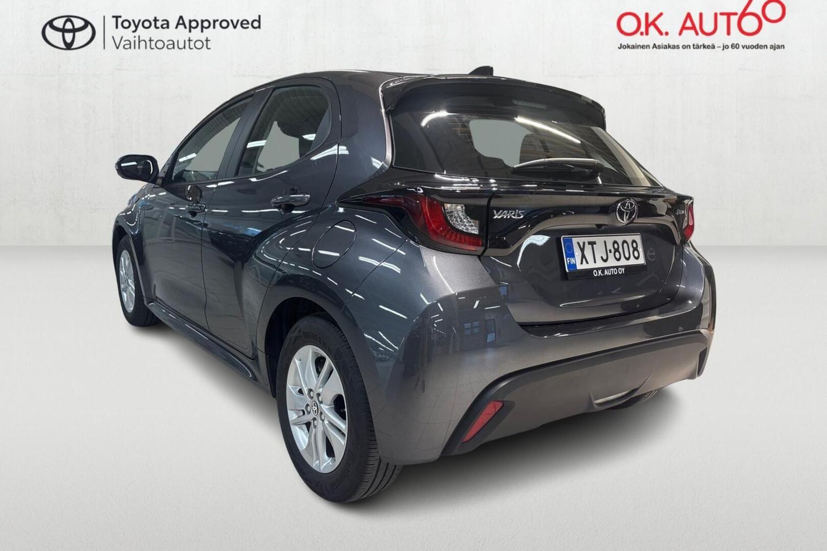 TOYOTA Yaris 5