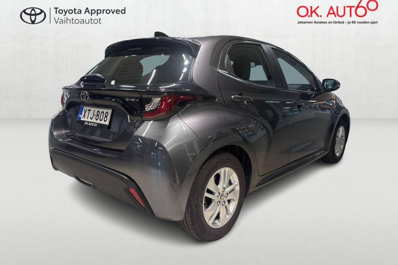 TOYOTA Yaris 7