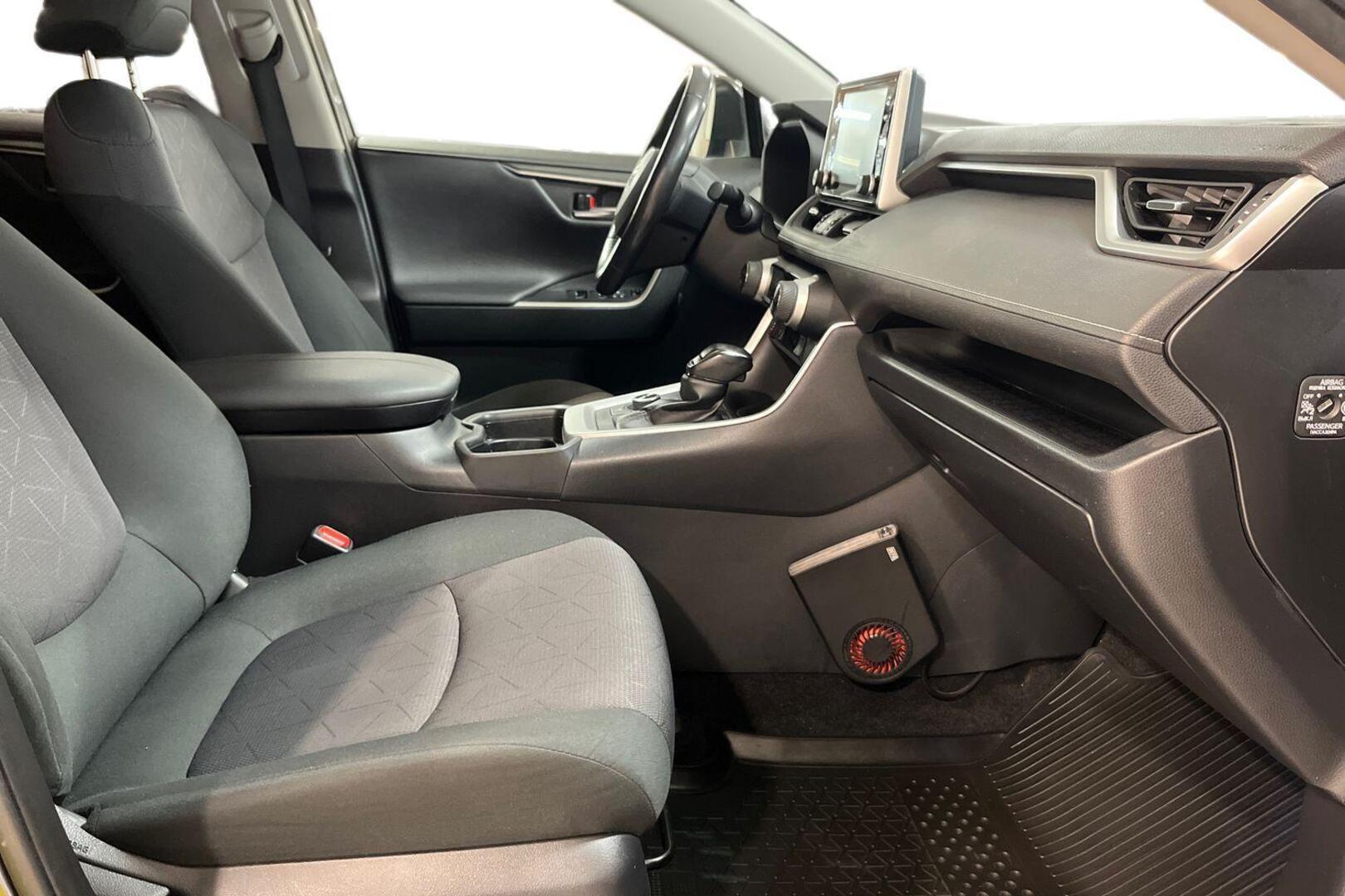 TOYOTA RAV4 17