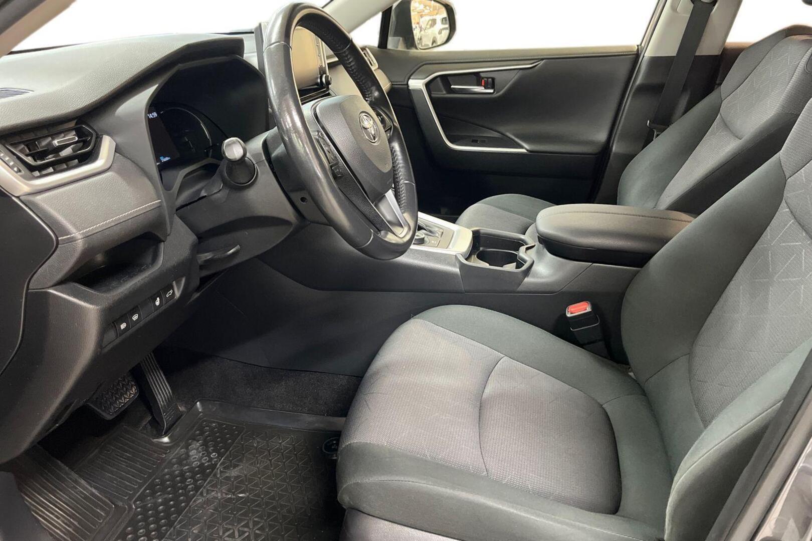 TOYOTA RAV4 8