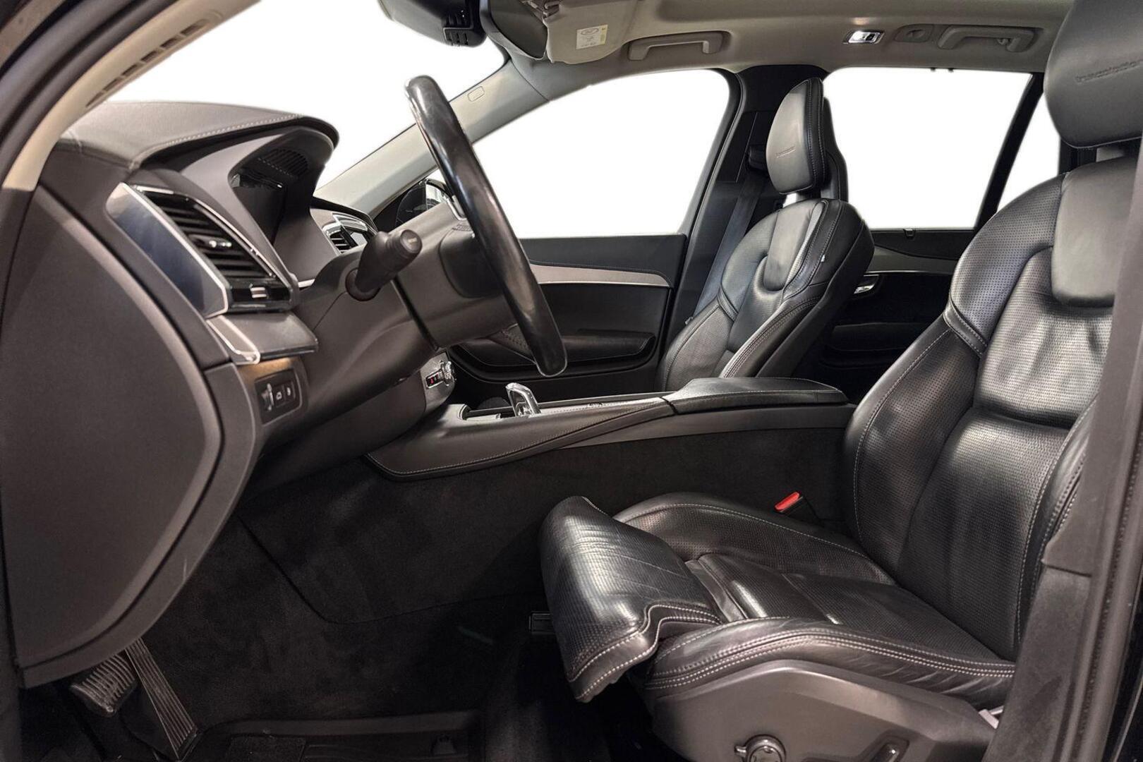 VOLVO XC90 8