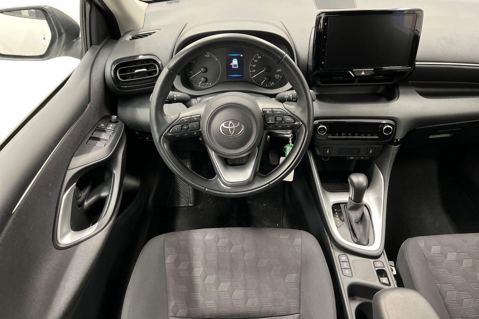 TOYOTA Yaris 11