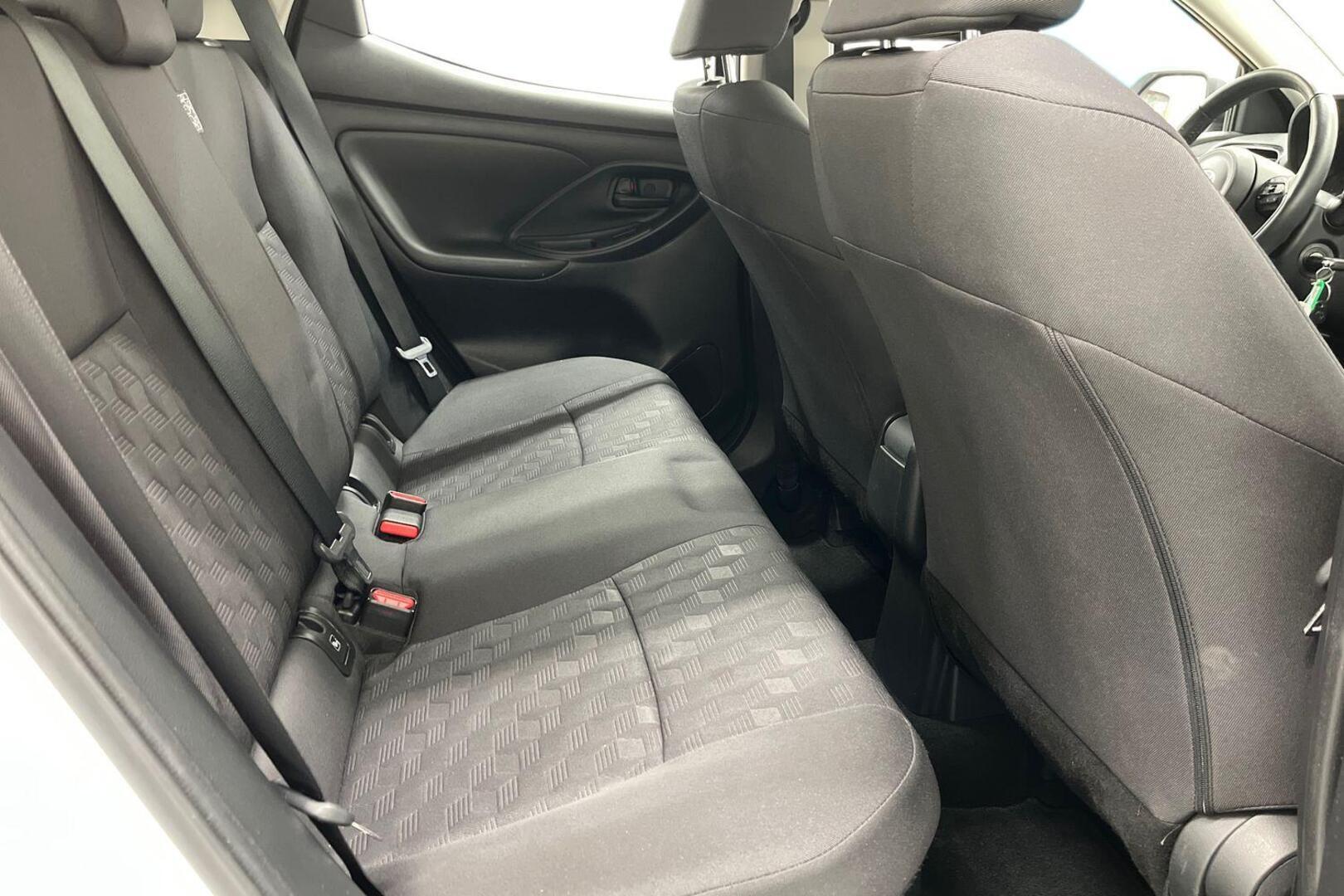 TOYOTA Yaris 16