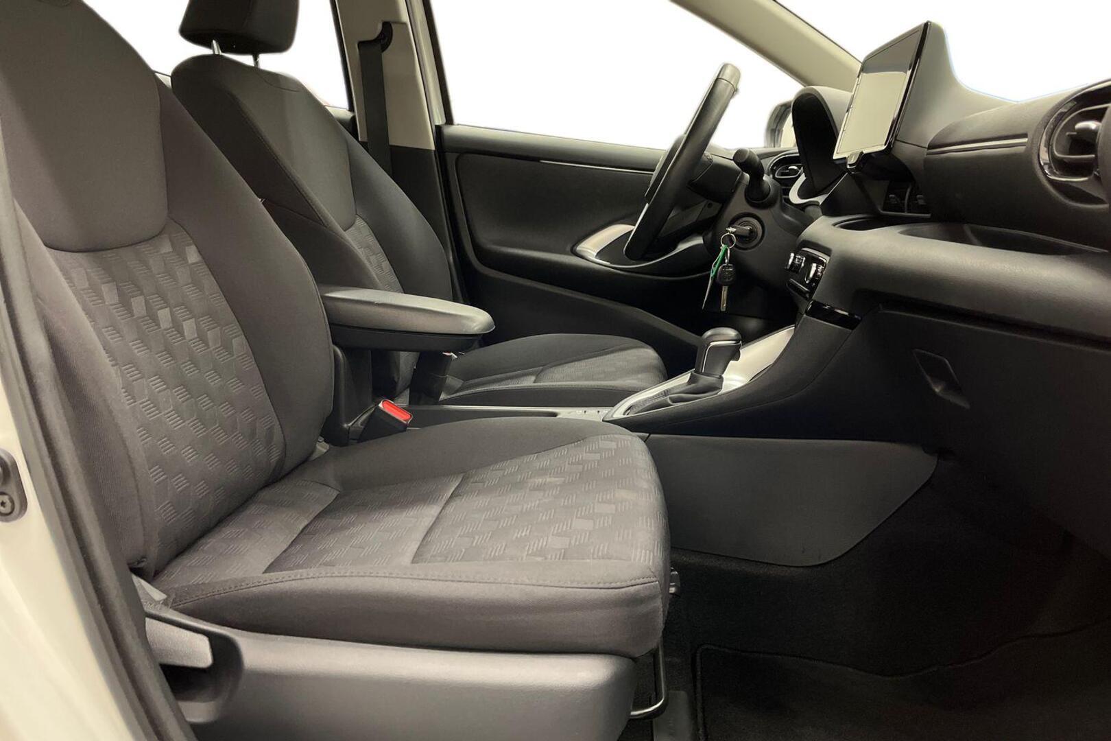 TOYOTA Yaris 17