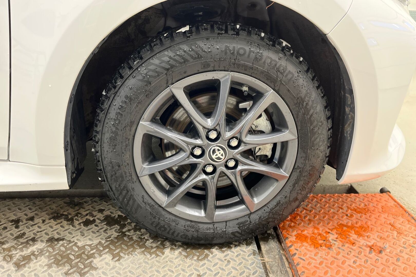 TOYOTA Yaris 18