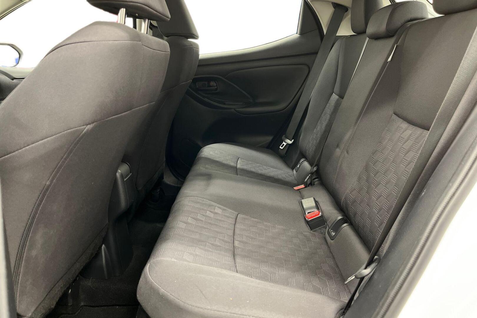TOYOTA Yaris 9