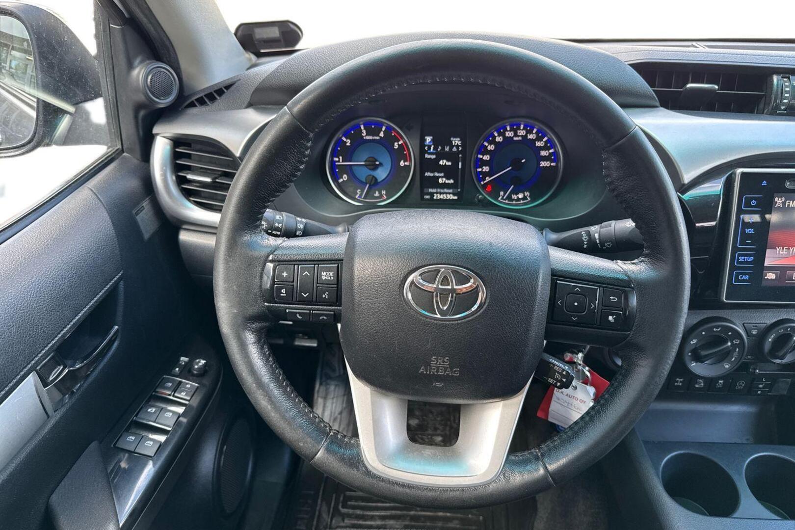 TOYOTA Hilux 12
