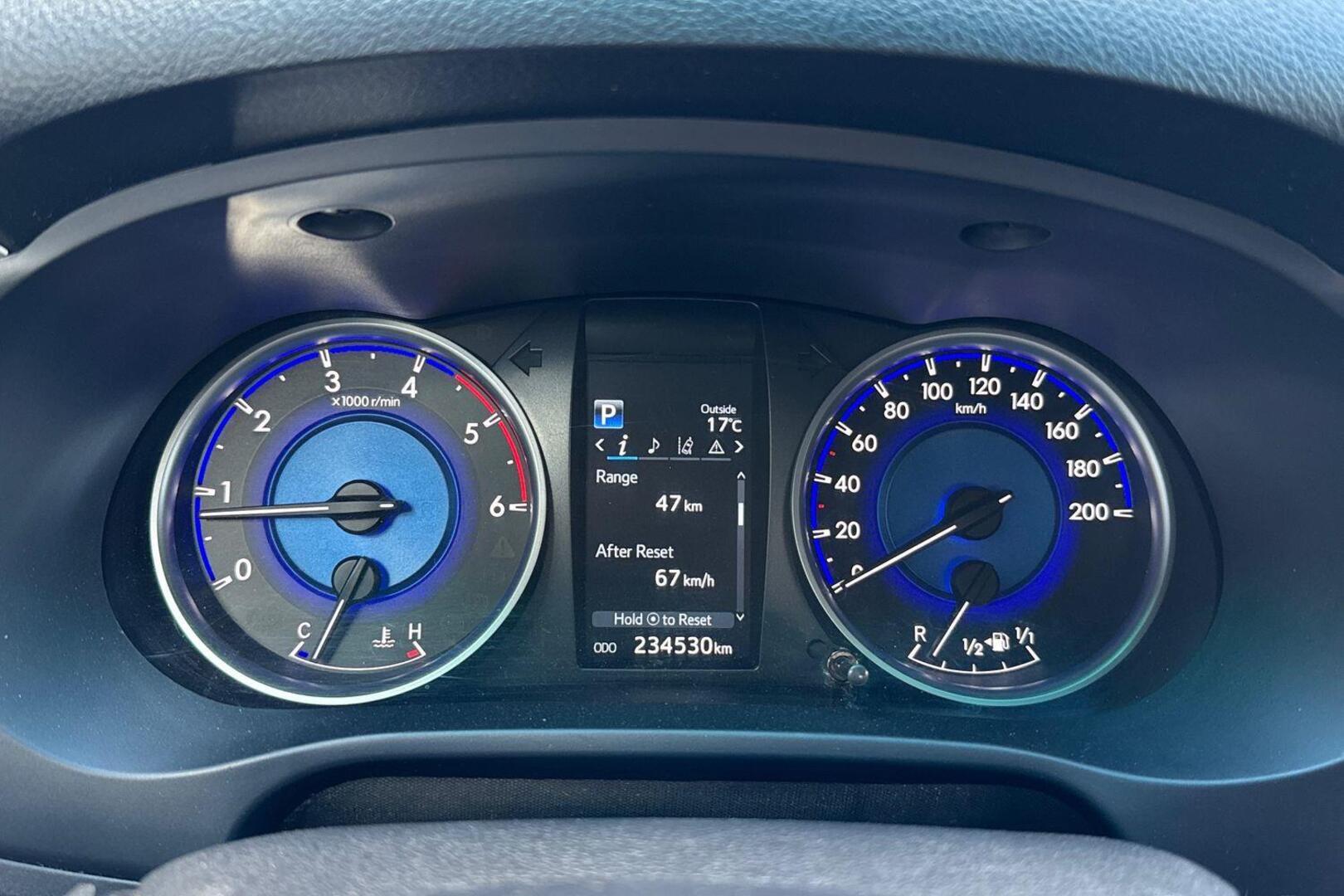 TOYOTA Hilux 13