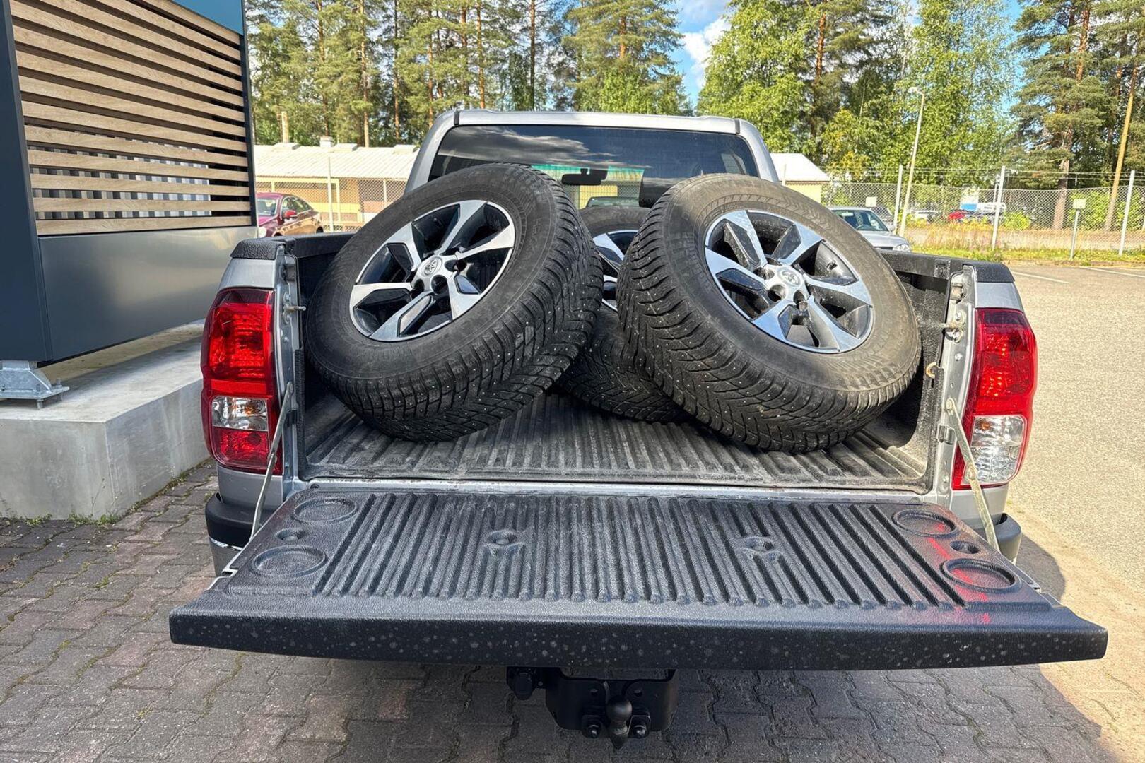 TOYOTA Hilux 15