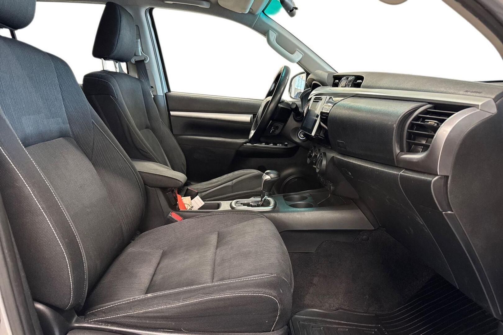 TOYOTA Hilux 17