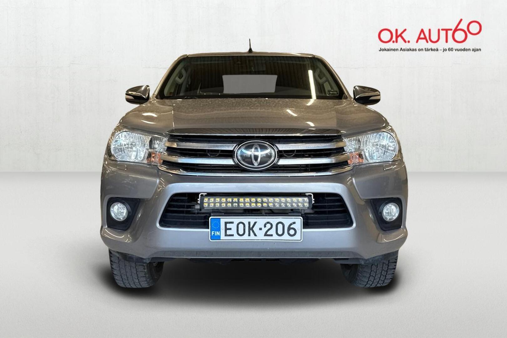 TOYOTA Hilux 7