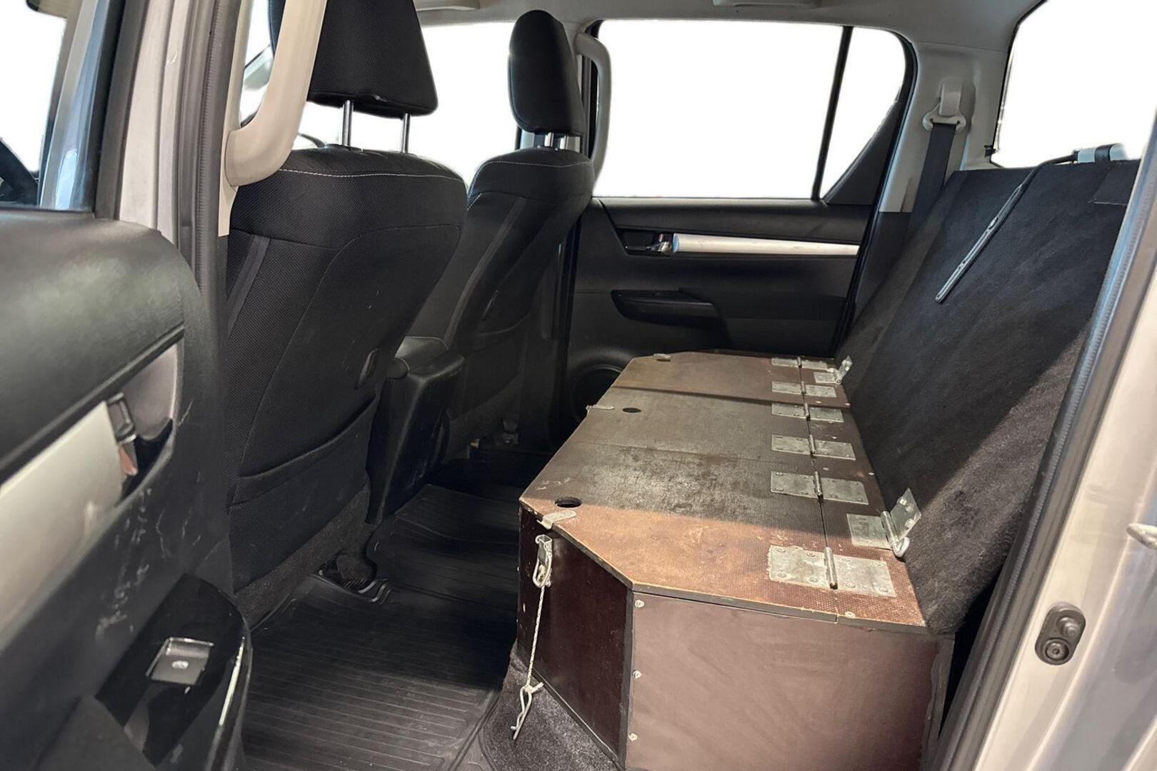 TOYOTA Hilux 9