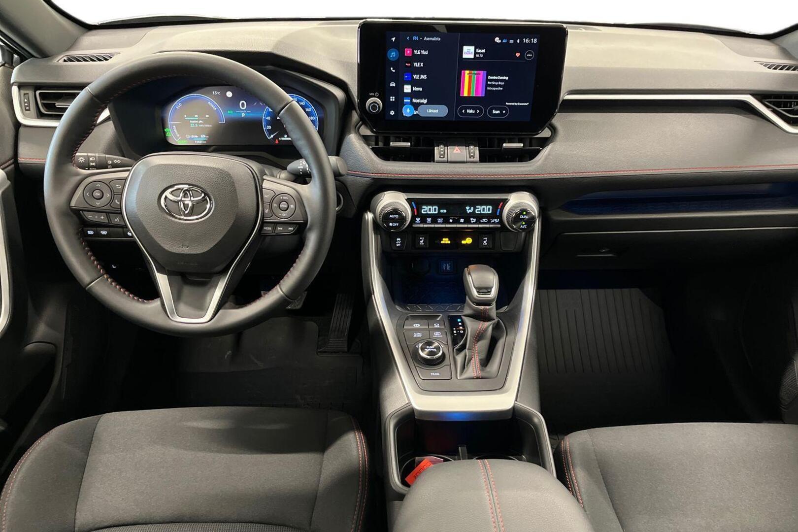 TOYOTA RAV4 Plug-in 11