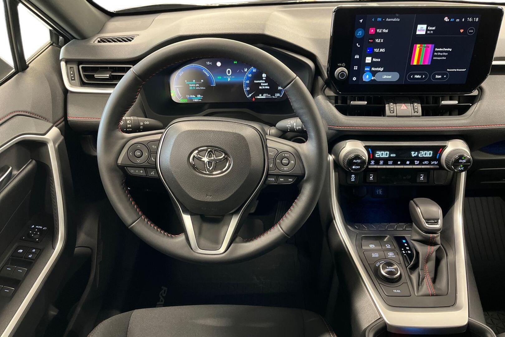 TOYOTA RAV4 Plug-in 12