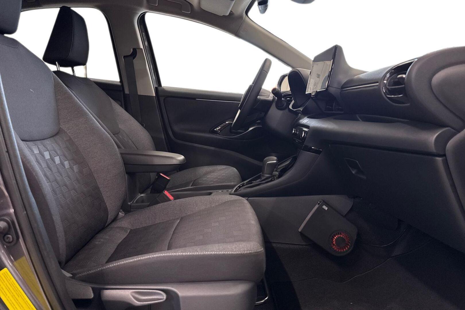 TOYOTA YARIS 17