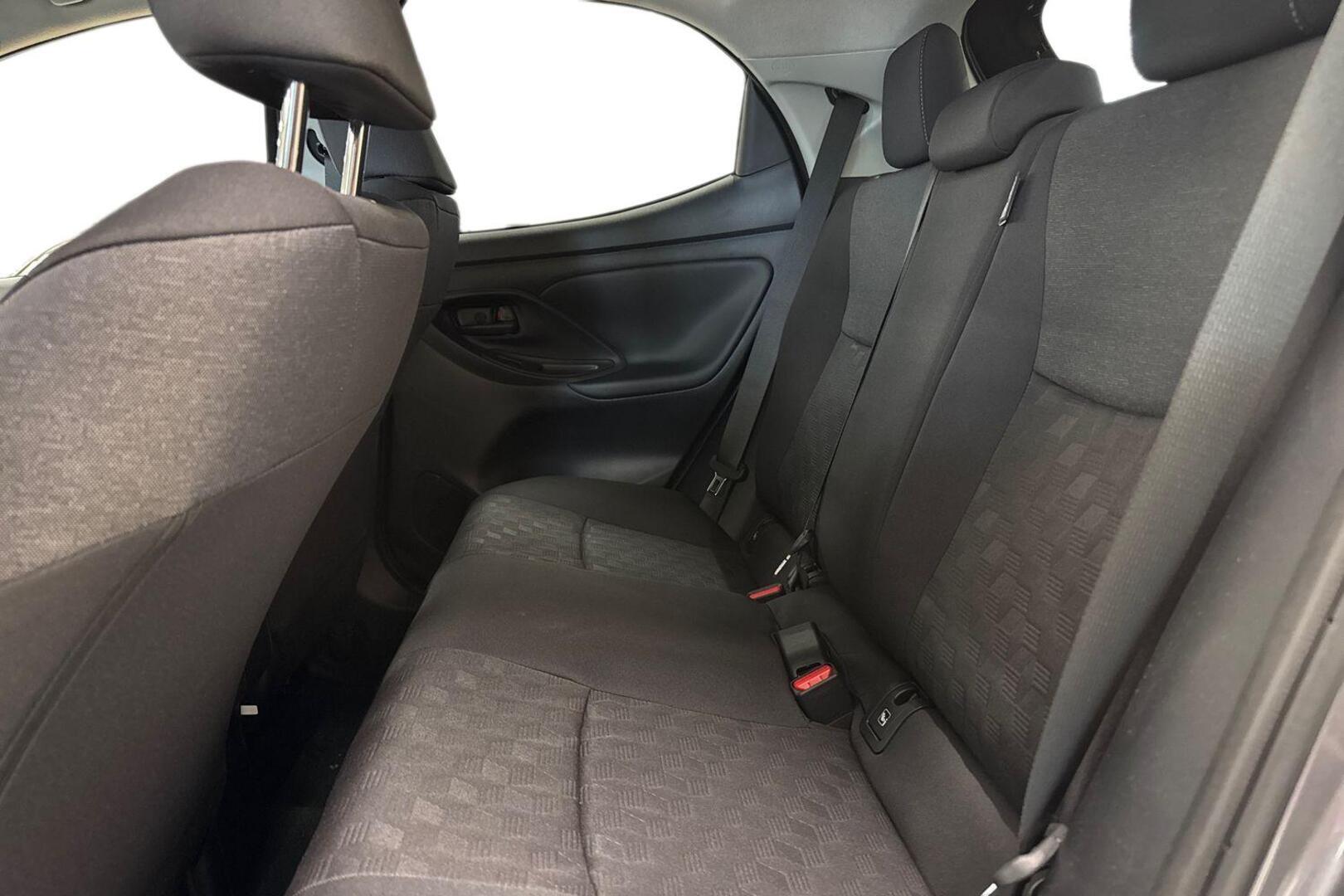 TOYOTA YARIS 9