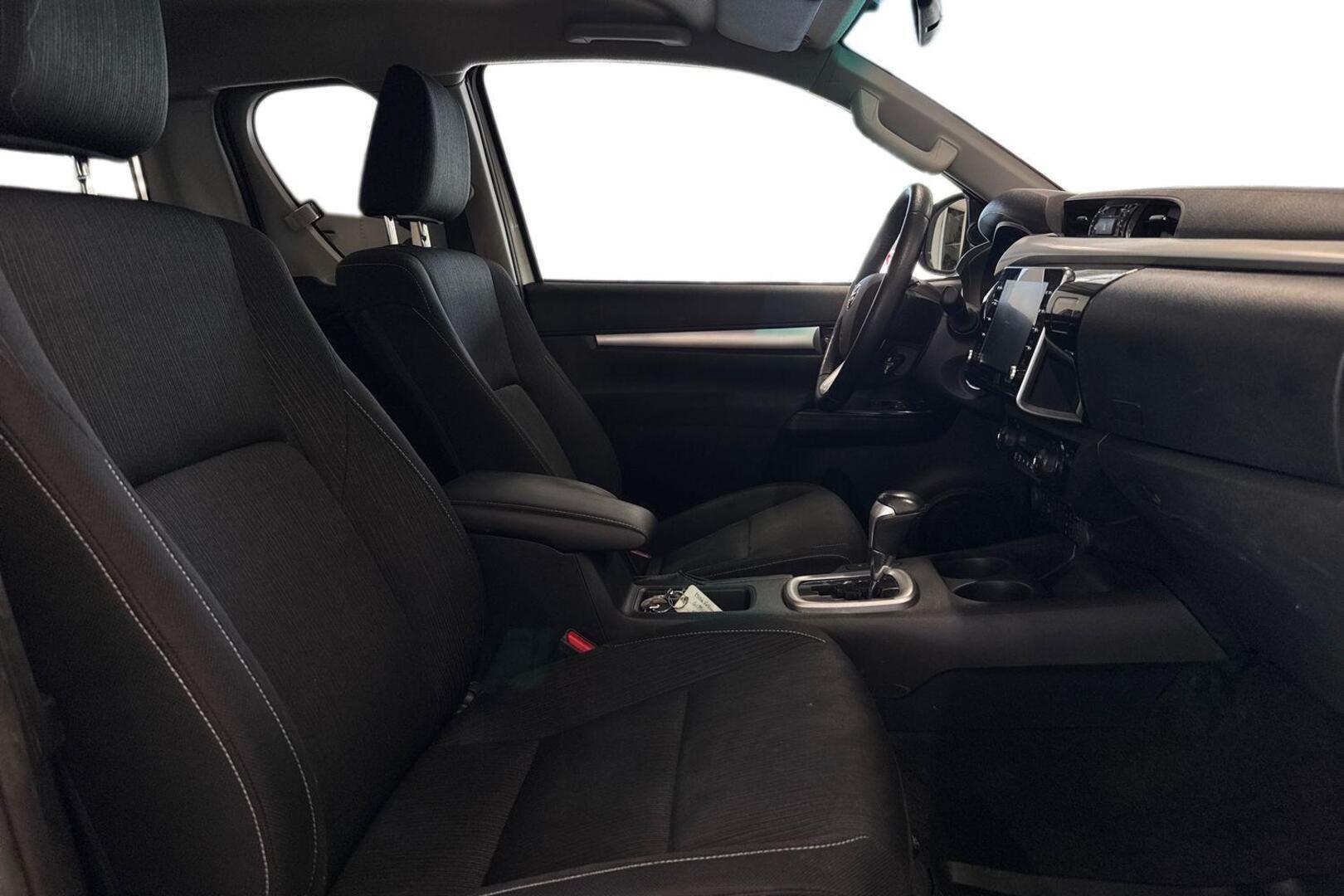 TOYOTA HILUX 18
