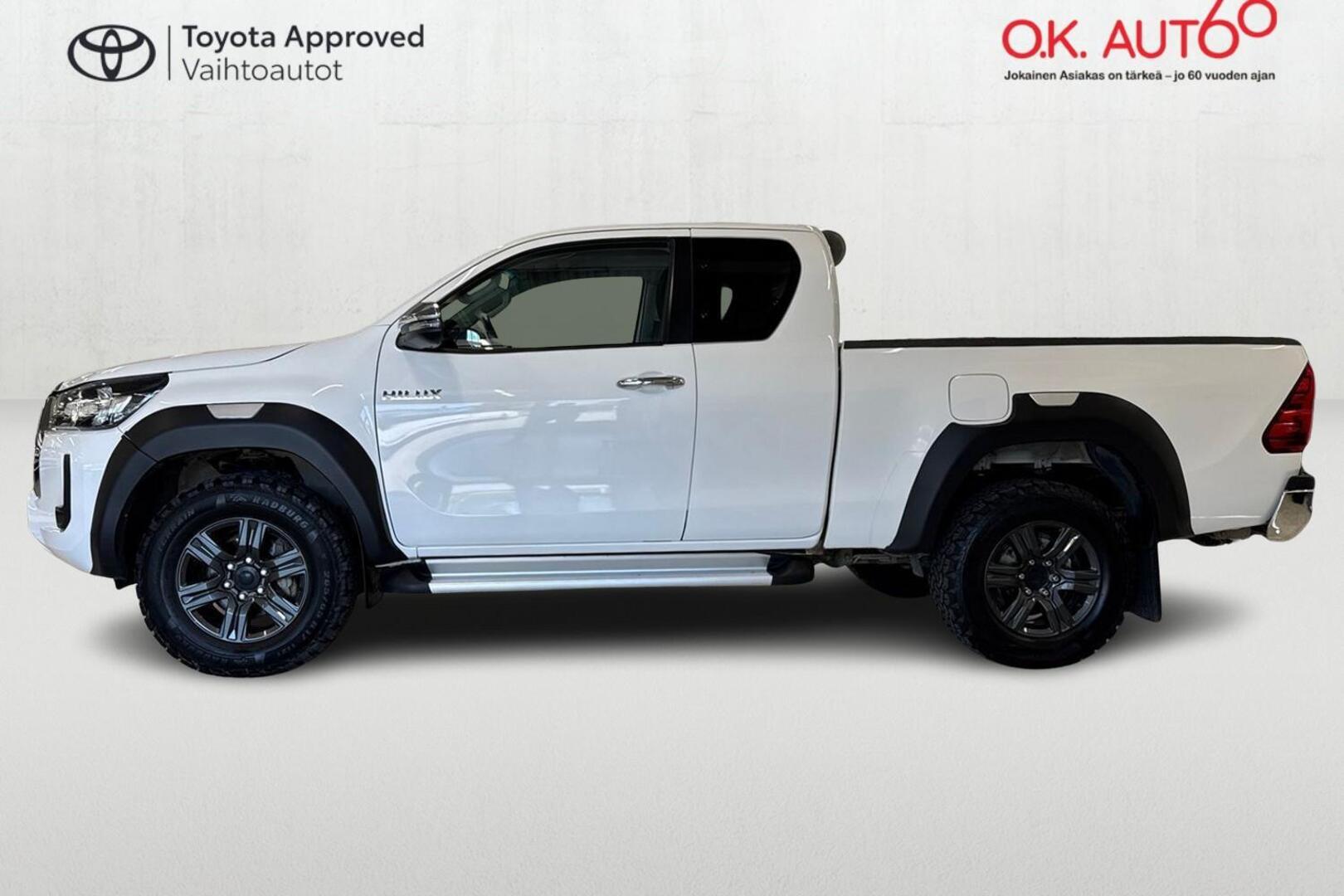 TOYOTA HILUX 2