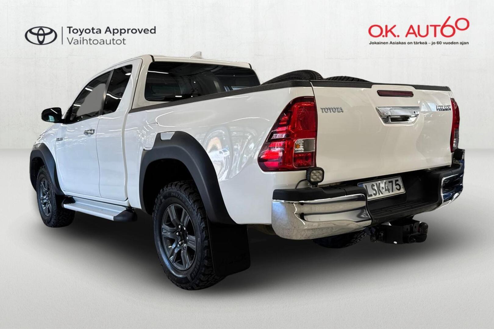 TOYOTA HILUX 3