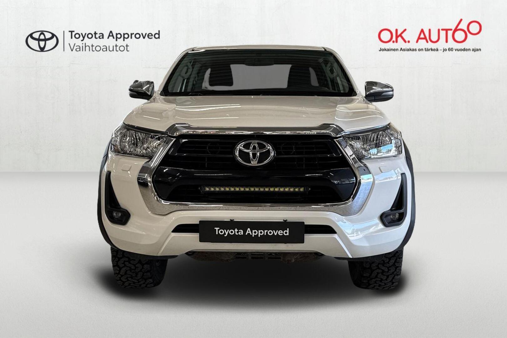 TOYOTA HILUX 8