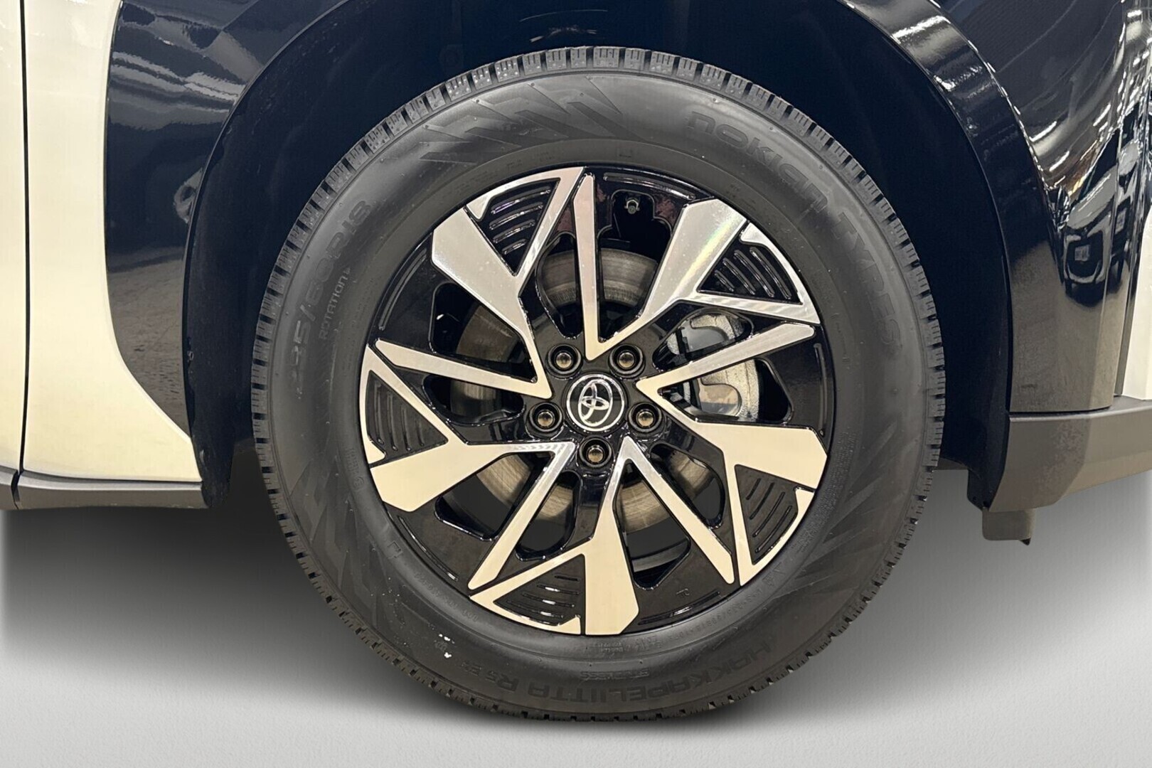 TOYOTA bZ4X 18