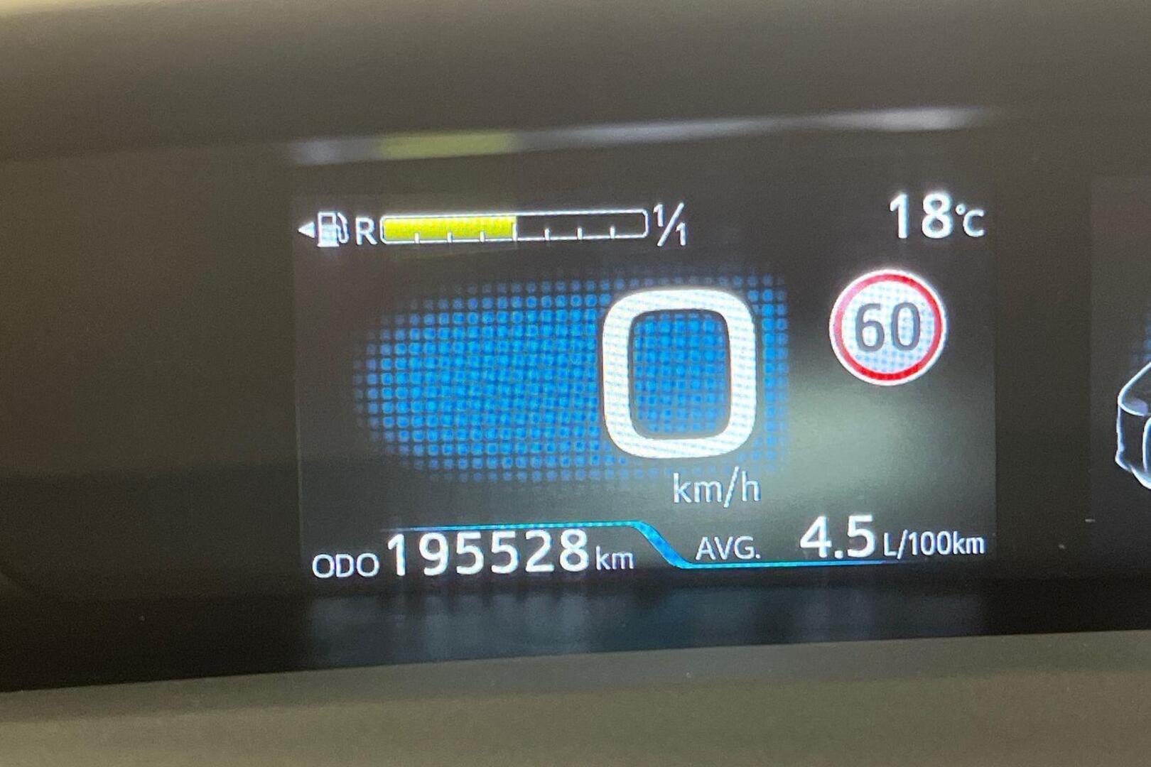 TOYOTA Prius 11