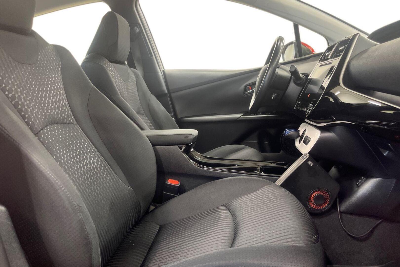 TOYOTA Prius 15